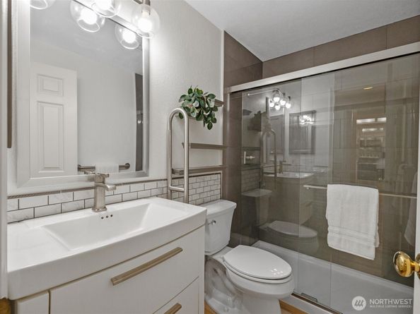 23001 Lakeview Drive 103, Mountlake Terrace WA 98043