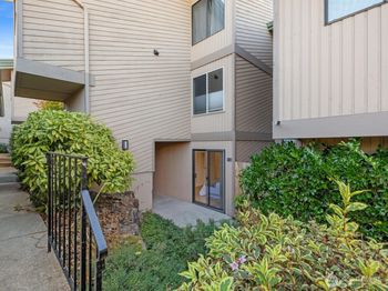 23001 Lakeview Drive