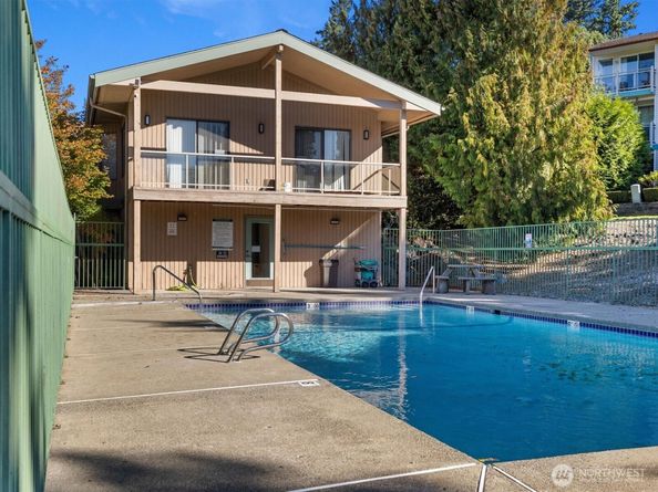 23001 Lakeview Drive 103, Mountlake Terrace WA 98043