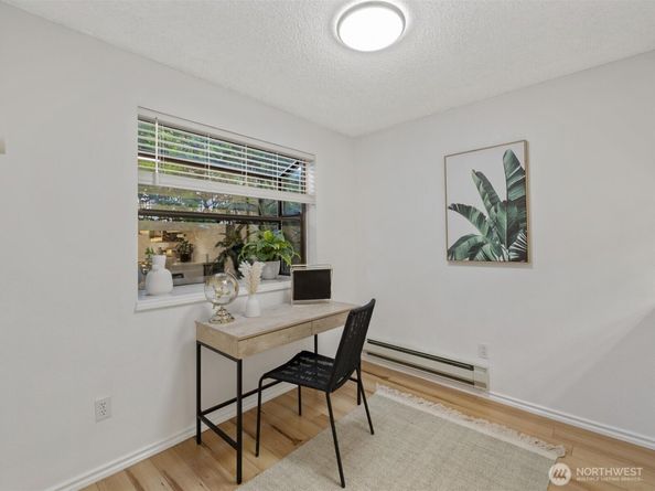 23001 Lakeview Drive 103, Mountlake Terrace WA 98043