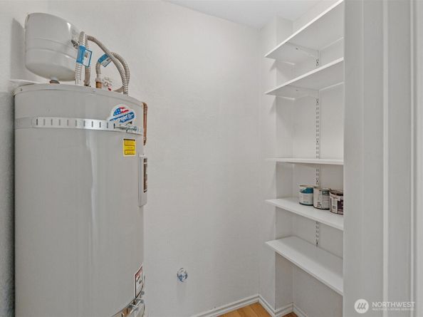 23001 Lakeview Drive 103, Mountlake Terrace WA 98043