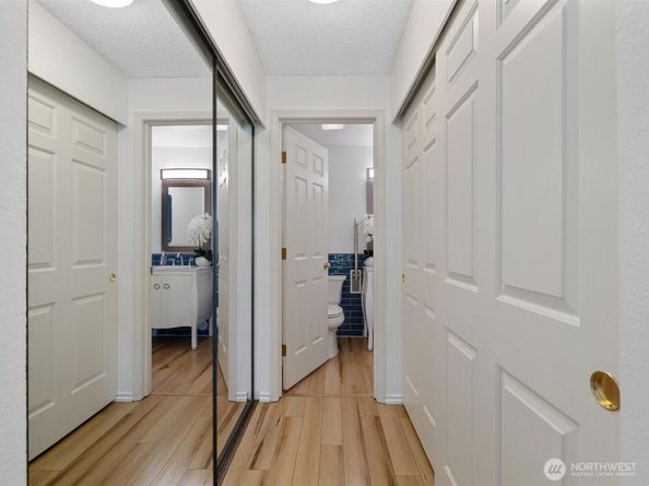 23001 Lakeview Drive 103, Mountlake Terrace WA 98043