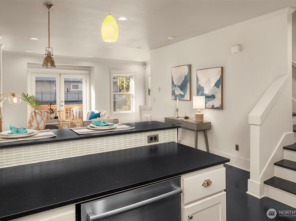 527 11th Avenue E A, Seattle WA 98102