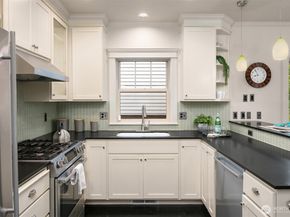 527 11th Avenue E A, Seattle WA 98102