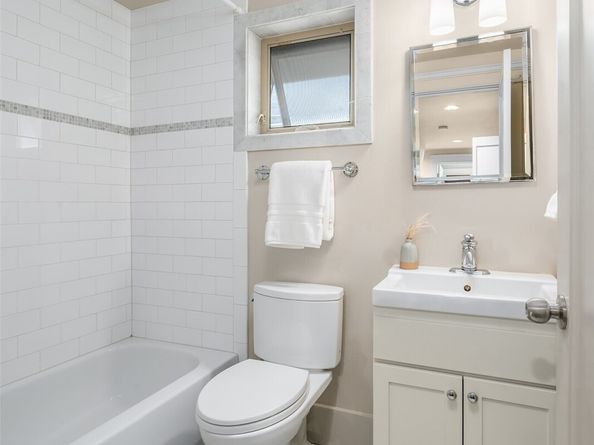 527 11th Avenue E A, Seattle WA 98102