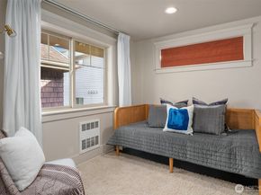 527 11th Avenue E A, Seattle WA 98102