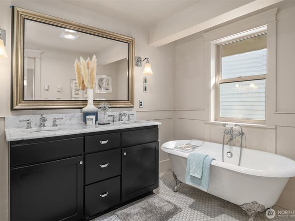 527 11th Avenue E A, Seattle WA 98102