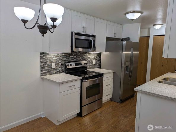 10501 8th Avenue NE 115, Seattle WA 98125