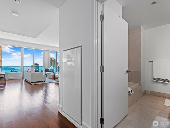 737 Olive Way 3509, Seattle WA 98101