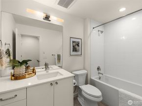 8333 F 12th Avenue NW, Seattle WA 98117