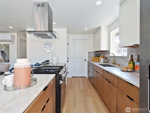 1715 SW Graham Street, Seattle WA 98106