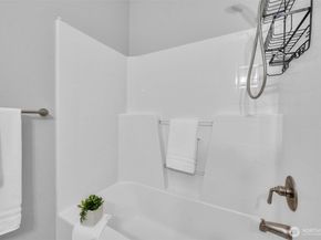 2131 NW Moraine Place, Issaquah WA 98027