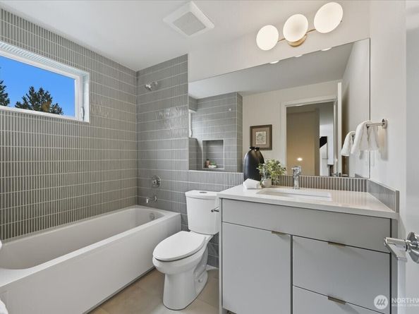 13047 39th Avenue NE A, Seattle WA 98125