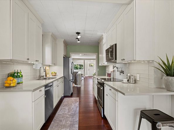 6001 38th Avenue SW, Seattle WA 98126