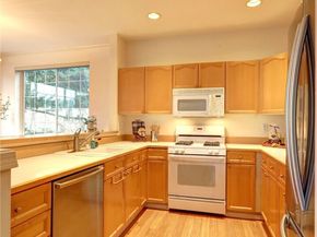 18654 NE 56th Court 18654, Redmond WA 98052