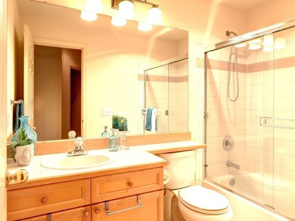 18654 NE 56th Court 18654, Redmond WA 98052