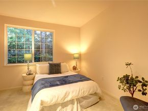 18654 NE 56th Court 18654, Redmond WA 98052