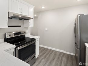 3055 80th Avenue SE 107, Mercer Island WA 98040