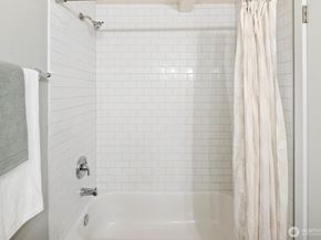 3055 80th Avenue SE 107, Mercer Island WA 98040