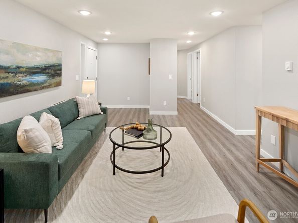 3055 80th Avenue SE 107, Mercer Island WA 98040