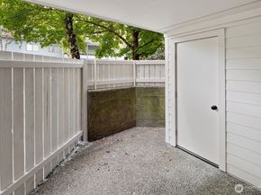 3055 80th Avenue SE 107, Mercer Island WA 98040