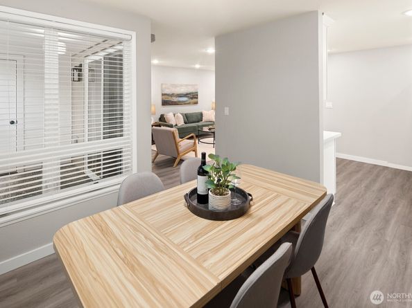 3055 80th Avenue SE 107, Mercer Island WA 98040