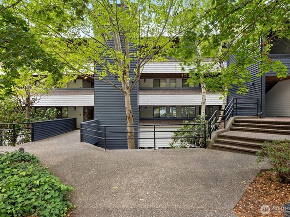 3055 80th Avenue SE 107, Mercer Island WA 98040