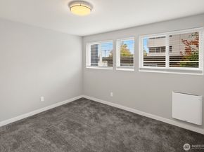 3055 80th Avenue SE 107, Mercer Island WA 98040