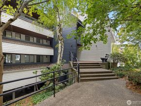 3055 80th Avenue SE 107, Mercer Island WA 98040