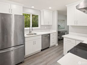 3055 80th Avenue SE 107, Mercer Island WA 98040