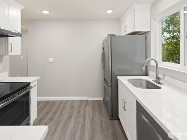 3055 80th Avenue SE 107, Mercer Island WA 98040
