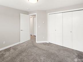 3055 80th Avenue SE 107, Mercer Island WA 98040