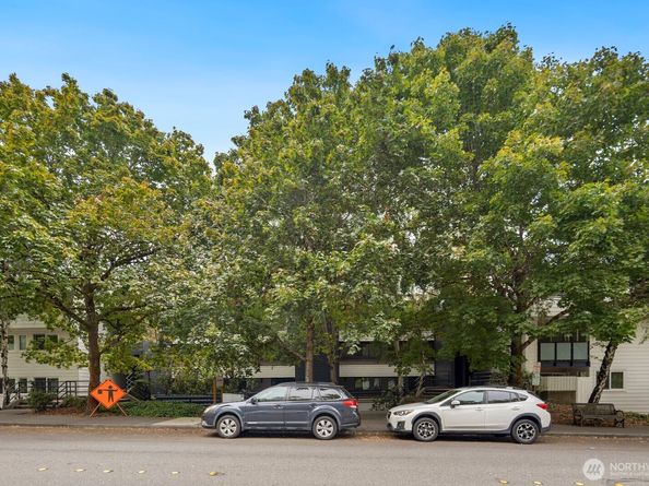 3055 80th Avenue SE 107, Mercer Island WA 98040