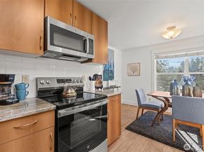 22910 90th Avenue W D201, Edmonds WA 98026