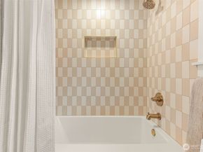 6013 106th Avenue NE, Kirkland WA 98033