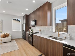 4104 49th Avenue SW B, Seattle WA 98116