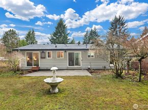 19222 38th Place NE, Lake Forest Park WA 98155