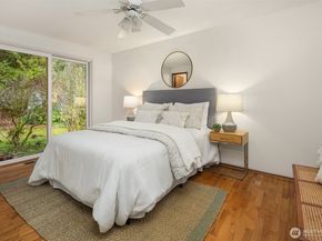 19222 38th Place NE, Lake Forest Park WA 98155