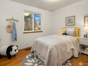 19222 38th Place NE, Lake Forest Park WA 98155