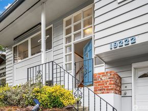 19222 38th Place NE, Lake Forest Park WA 98155