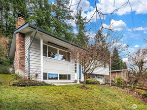 19222 38th Place NE, Lake Forest Park WA 98155