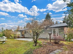 19222 38th Place NE, Lake Forest Park WA 98155