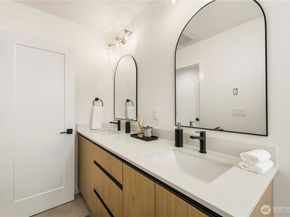 3819 B Fremont Avenue N, Seattle WA 98103