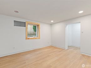 1125 N 77th Street, Seattle WA 98103