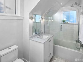 509 Groos Lane NE, Bainbridge Island WA 98110