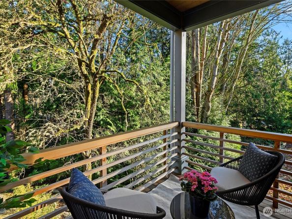 509 Groos Lane NE, Bainbridge Island WA 98110