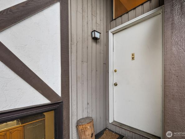 323 SW 112th Street 102, Seattle WA 98146