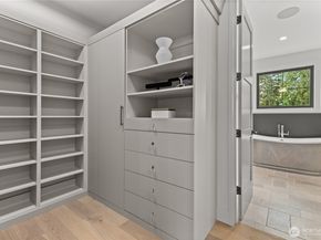 10789 SE 10th Street, Bellevue WA 98004