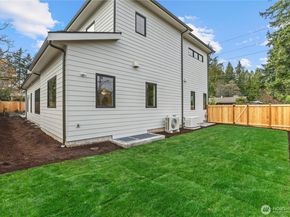 10789 SE 10th Street, Bellevue WA 98004