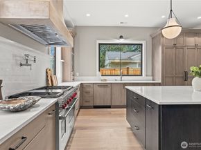 10789 SE 10th Street, Bellevue WA 98004